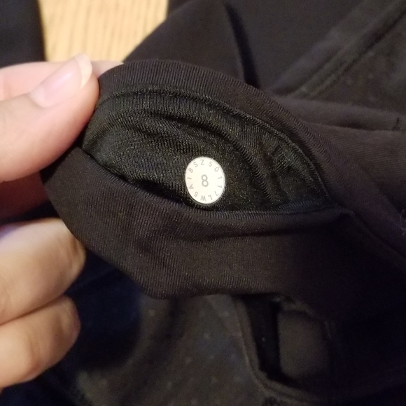 Lululemon High Rise Black Legging - Size 8 - Picture 3 of 4